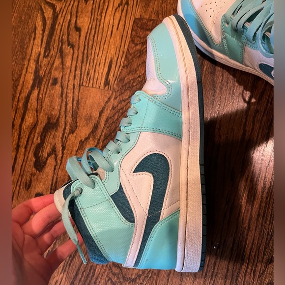 Jordan Womens AIR JORDAN 1 MID SE Green | Womens 7 - Picture 9 of 14